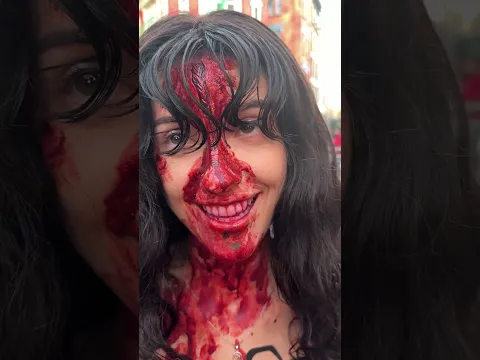 I FOUND NIKKI AT HORROR NIGHTS😍