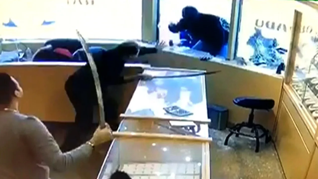 Jewelry store owner chases robbery suspects off with sword