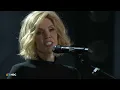 Lagu Alison Krauss  Brad Paisley -  Whiskey Lullaby