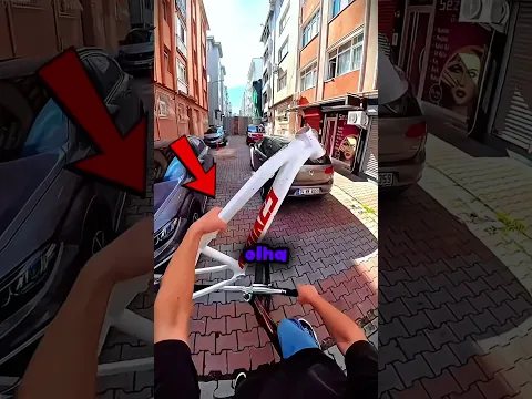 Ele tentou pegar uma bicicleta escondido! Mas... 😂