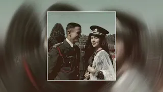 اوعدني متروح لبشر غيري وتحضنه   مره على غيوم السماء اسمك كتبته بس مطرت الدنيه انا المطر حضنته دندنها