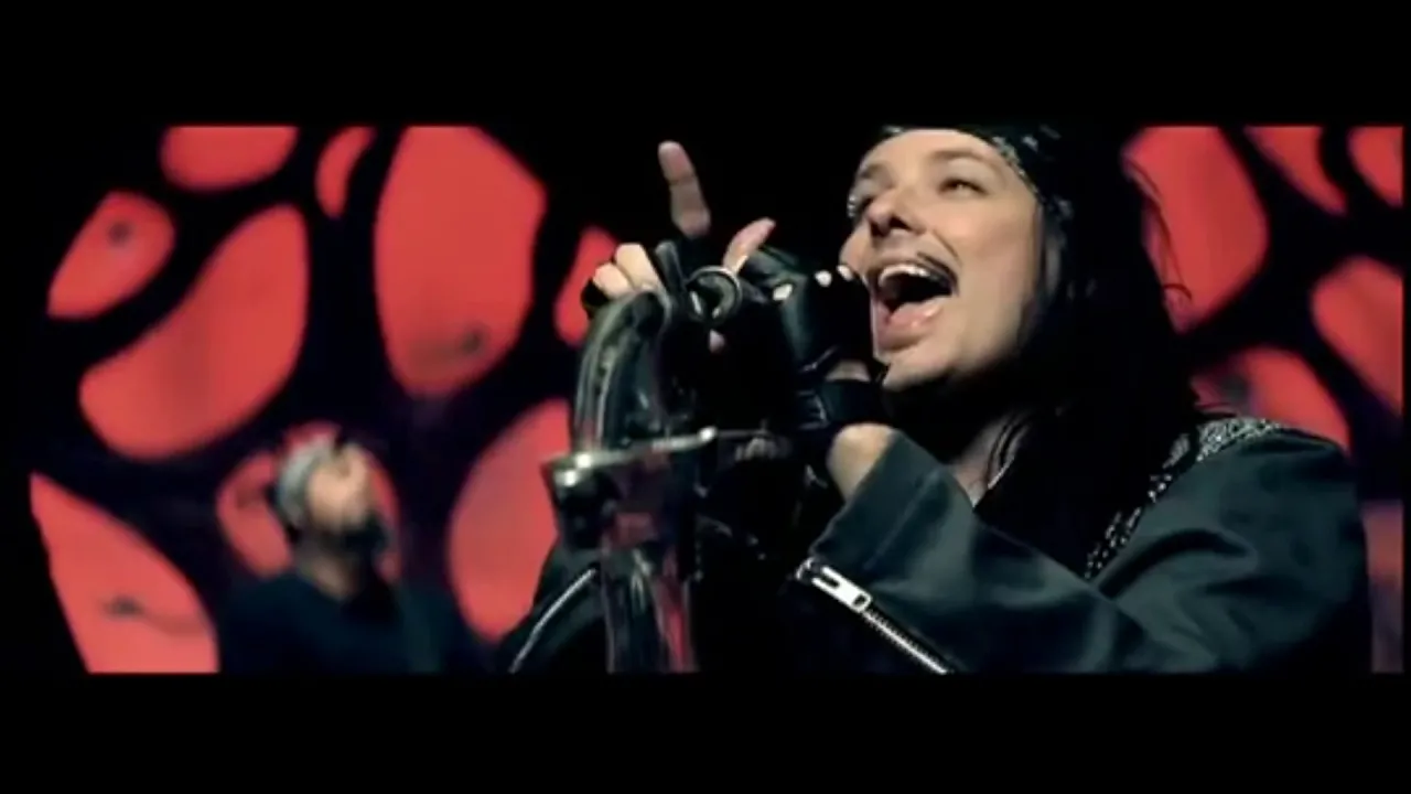 Korn - Thoughtless (uncensored) music video (HQ)