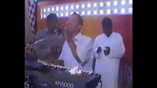 حفله قديمه محمد فوزي النوبي يغني يسلم منك انا وردي الصغير 