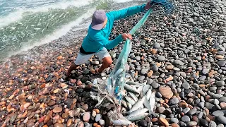 ¡El Mar Estaba Repleto de Peces! Lanzó la Red y Vivió una Pesca Inolvidable