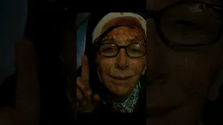 خواهر آندره آ با قیچی یک شیطان را می کشد صحنه تکان دهنده فصل اول قسمت چهارم سریال شیطان دندنها