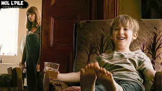 أم تلاحظ أن تصرفات ابنها تغيرت لتكتشف أنه كائن غريب أتى من حفرة عميقة تحت الأرض 𝐓𝐡𝐞 𝐇𝐨𝐥𝐞 𝐈𝐧 