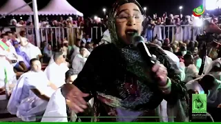 مقطع من مشاركة الفنانة الأصيلة علية بنت أعمر تيشيت في  السهرة الافتتاحية لمهرجان لعيون   دندنها