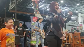 Download Sheeda nyanyi lagu angkat kaki . Sama macam muda2 dulu . feat penari bosanova shidi . MP3