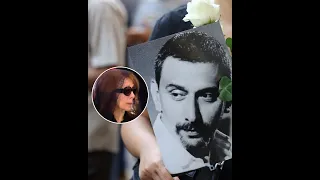 فيروز تلقي نظرة الوداع الأخيرة على نجلها زياد الرحباني وآلاف يودعونه بالورود 