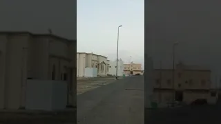 مبنى إمام ومؤذن مسجد بالمدينة المنورة من الداخل وبه كميات من أكياس القمامة دندنها