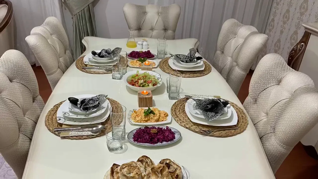 Yemek Masasi Catal Kasik Duzeni