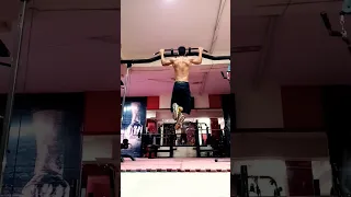 أنا مش فاتحها سداح مداح لازما يبقى معاك مفتاح 