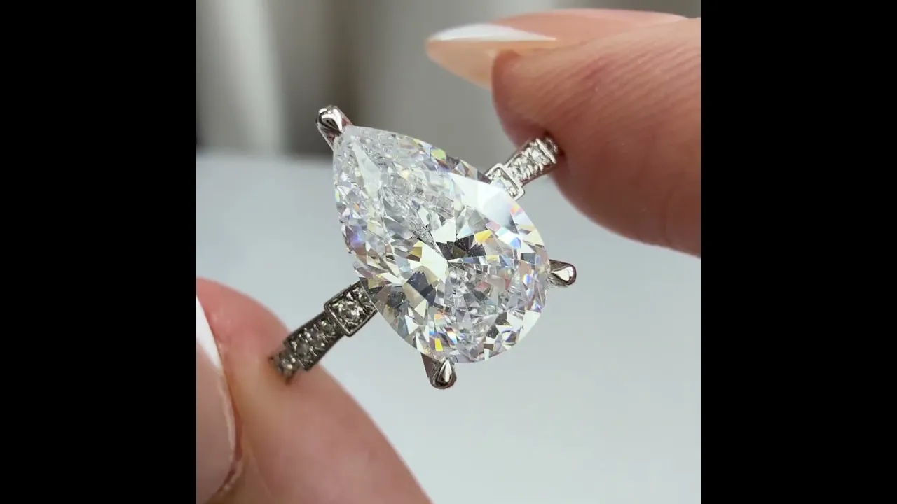Celeste丨2CT Pear Cut Lab Diamond Hidden Halo Ring-Modern Style