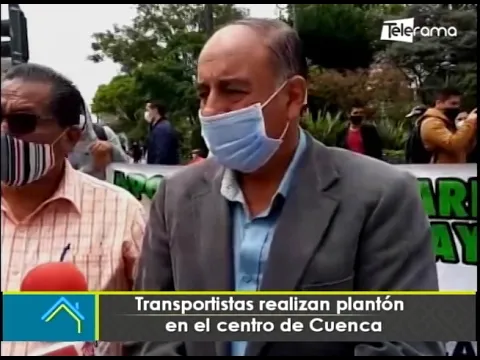 Transportistas realizan plantón en el centro de Cuenca