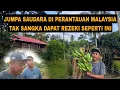 Download Lagu JUMPA SAUDARA DI PERANTAUAN DI MALAYSIA TINGGAL DI KAMPUNG SEPERTI INI SUASANANYA
