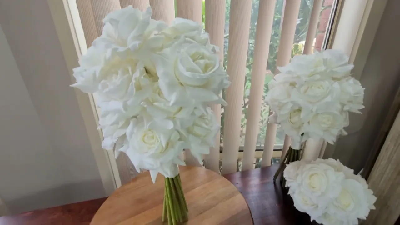 Cleo Bridal Bouquet 18 Rose
