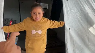 لحظة فحص الجرح  والمطر ما وقف     سمعها