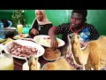 Lagu Trying CAMEL Meat For The First Time In Somaliland