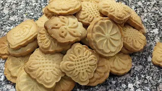 كل كميه البسكوت دي ب ١٠ جنيه والتشكيل هديه دندنها