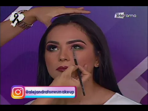 Aprenda a maquillar usando delineado de colores