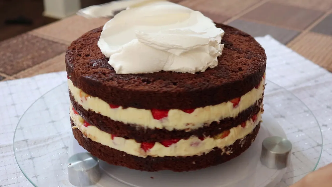 BOLO MOUSSE DE NINHO E CHOCOLATE  | MONTANDO BOLO NO PRATO DE SERVIR