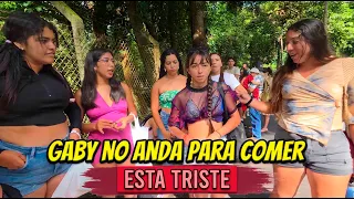 Gaby quedo asustada por que todas compraran su comida.