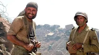 فیلم سینمایی طبل بزرگ زیرپای چپ ساخته کاظم معصومی در سال ۱۳۸۳ 