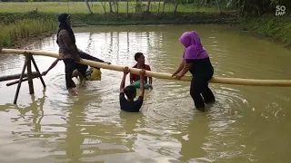 video lucu perang bantal ibu rt vs ibu rw 