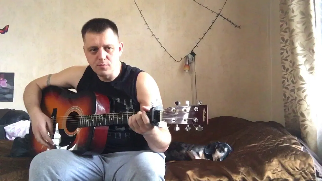 Помнишь девочка гуляли мы в саду под гитару Помнишь девочка гуляли мы в саду под гитару
