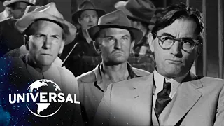 to kill a mockingbird atticus finch confronts a mob outside the jailhouse