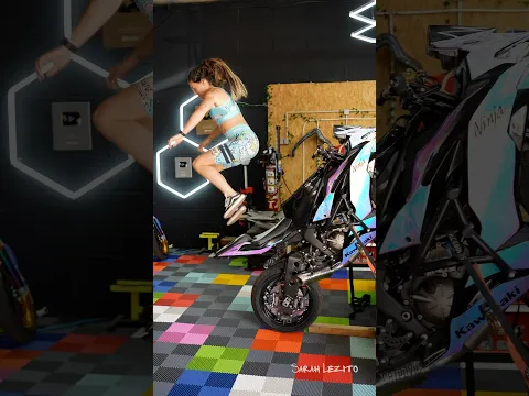 Garage training…why not ? 🏋️‍♂️🏍️💪
