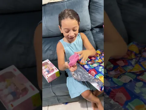 Estevão deu um presente pra Amandinha #shortsbrasil