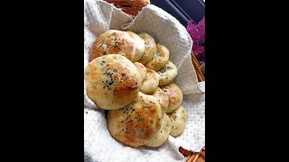 فطائر الزعتر الاخضر والجبنة فطور بناسب الأجواء الشتويه جربوها على طريقتنا  فطائر الزعتر الاخضر والجبنة فطور بناسب الأجواء الشتويه جربوها على طريقتنا