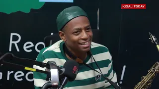 Mu minisi 2 yinjiza aruta ay'Umuntu wicaye muri banki ukwezi kose, Israel Pappy Ucuranga Saxophone