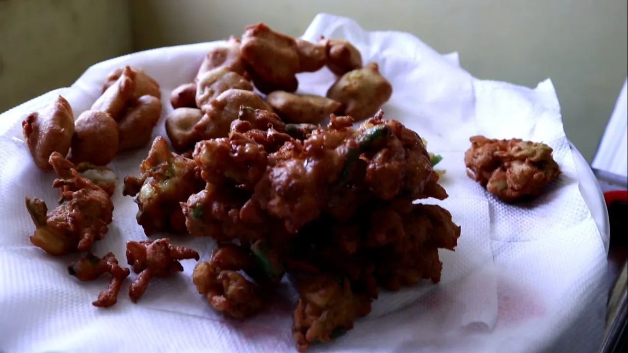 Yummy Tasty Banana Bajji and Crispy Cabbage Pakoda Recipe