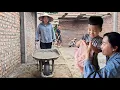 Download Lagu The boy was very happy to receive small gifts from his mother every day