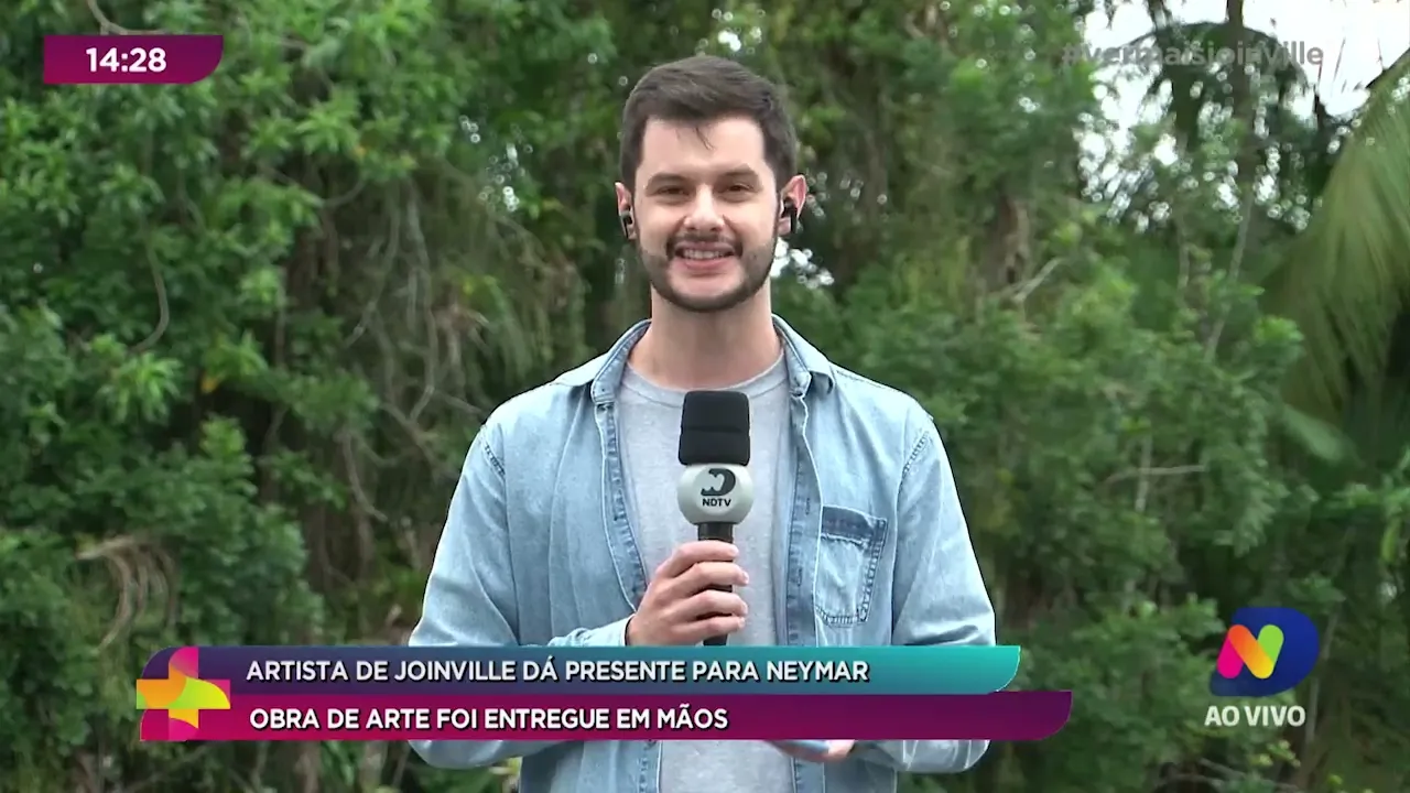 Artista de Joinville dá presente para Neymar, obra de arte foi entregue em mãos