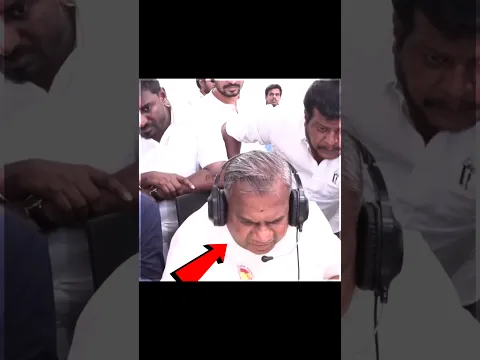 😭🤡 என்னடா இப்படி பயந்துட்டு ஓடுறிங்க | Udhayanidhi Stalin Dubai பயணம் 🔥#cmvijay #tvk