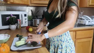 Quick and easy salad making today ππ
π₯
