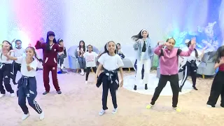 مفاجأة البث الرياضي استعراض نشيد جديد هيا بنا للمدارس 