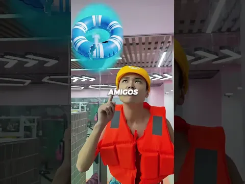Ella no puede entrar en la piscina 🥲💦