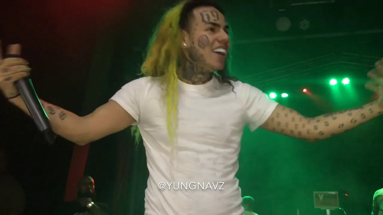 6IX9INE - STOOPID FT. BOBBY SHMURDA (LIVE)