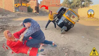 لما امك واخوك الصغير يتخانقوا مع سواق توكتوك عمر نصر 