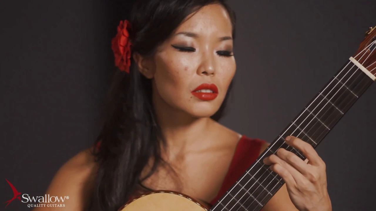 Serenata Espanola - Joaquim Malats played by Le Thu on a Swallow Guitar C980SF Serenata Espanola - Joaquim Malats played by Le Thu on a Swallow Guitar C980SF