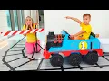 Download Lagu Vlad dan Niki bermain dengan Kereta mainan dan cerita lainnya bersama Baby Chris