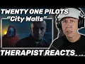 Download Lagu Therapeut REAGEERT op Twenty One Pilots - City Walls (officiële video)