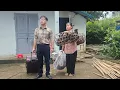 Lagu CEO Tu helps Tieu Huyen move her belongings to her new house.