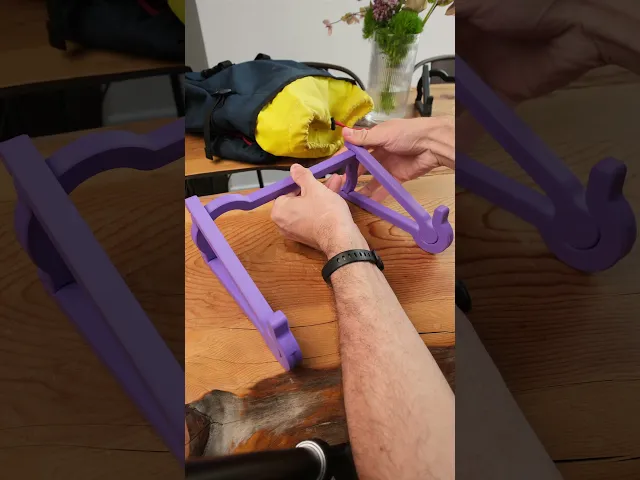 Laptop Stand - Collapsible video thumbnail