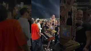 عبسلام خلى شئلشه و السعداوى غنو لـعمرو دياب مع الكروان 