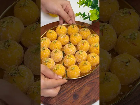 Agar aapne meri tarah ye nariyal aur badam ke laddu bana liye na toh aap iske fan ho jaoge #shorts